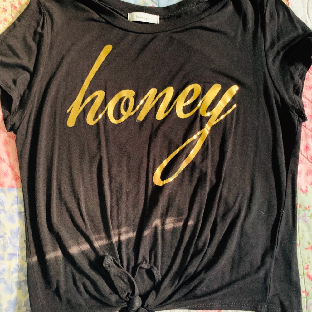 Cute black crop-top💛🖤